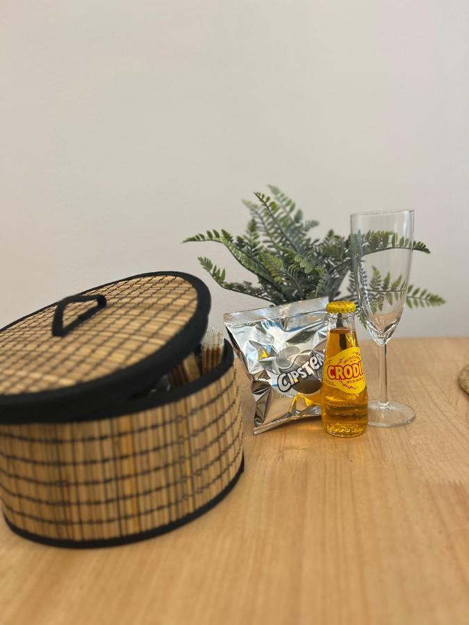 Regina Ai Navigli - Sky Tv, Wifi And Breakfast Box Mailand